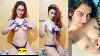 Gunjan Aras Expose Her Nude Boobs in Live Video