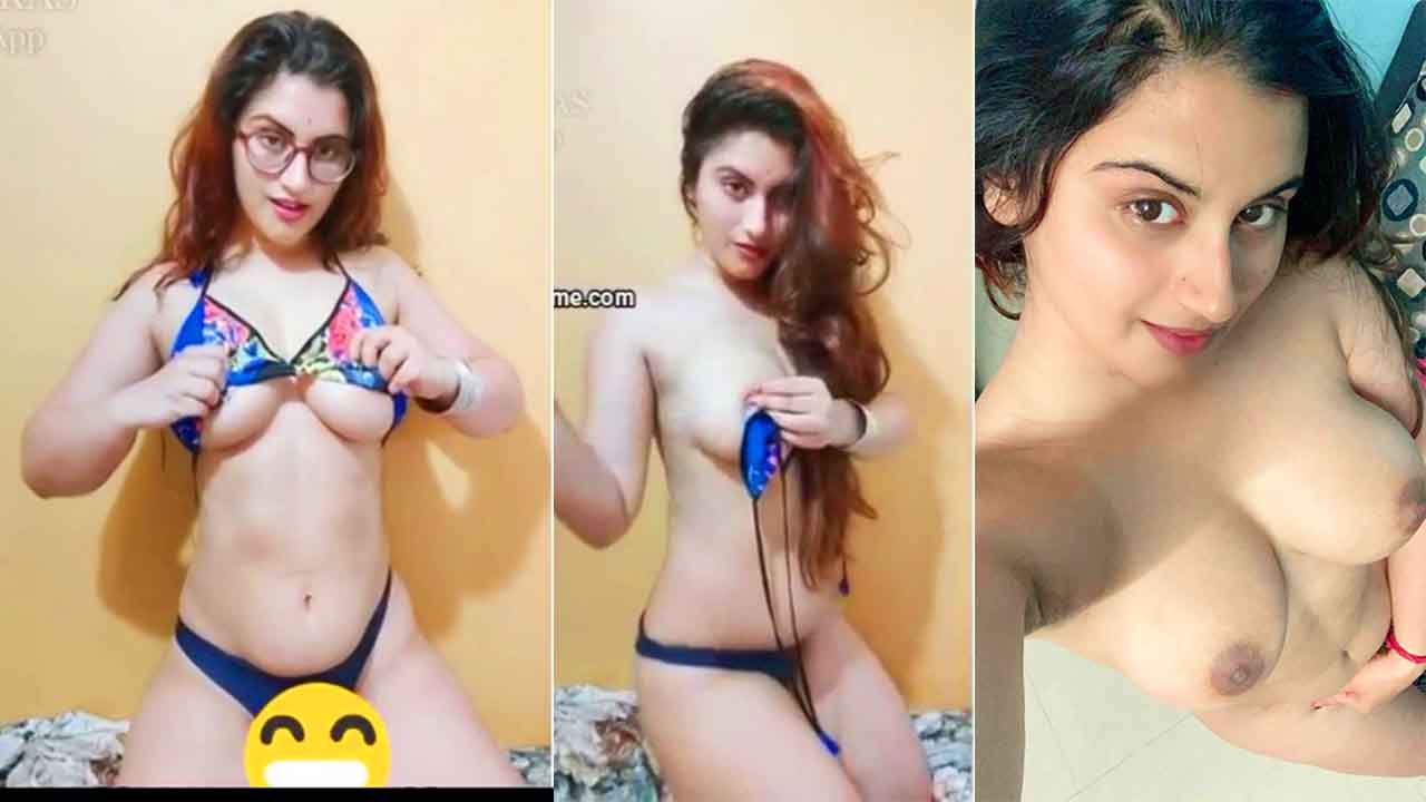 Gunjan Aras Expose Her Nude Boobs in Live Video